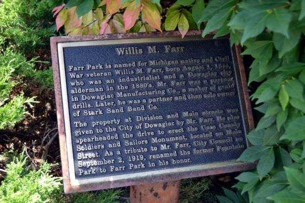 WILLIS M. FARR MEMORIAL PLAQUE