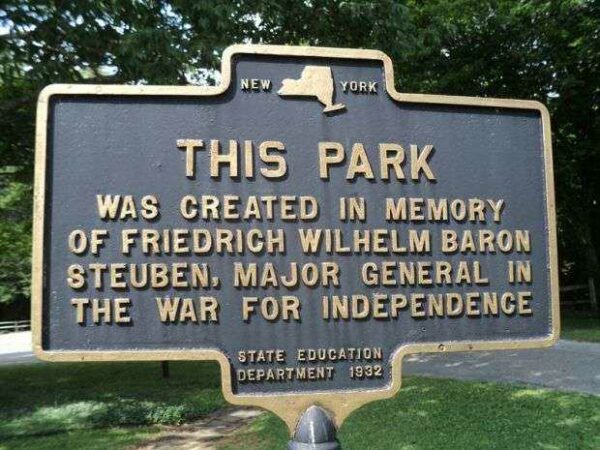 THIS PARK WAR MEMORIAL MARKER