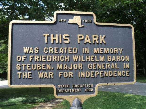 THIS PARK WAR MEMORIAL MARKER