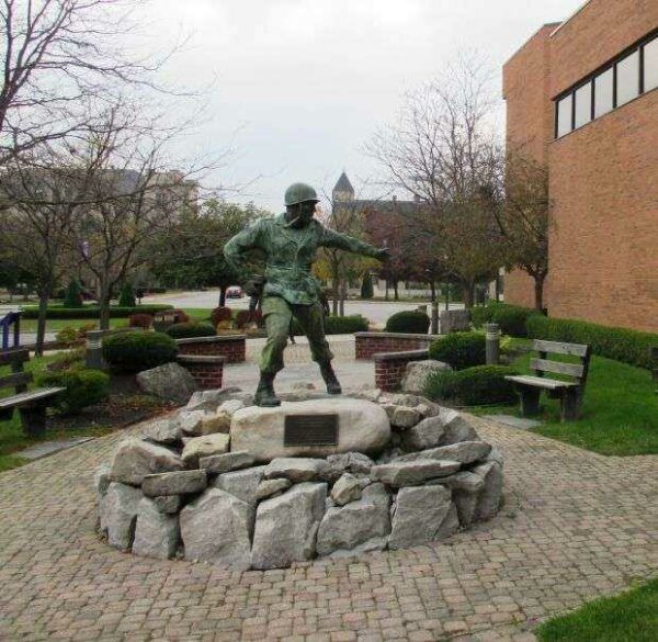 FOR GOD AND COUNTRY NIAGARA UNIVERSITY VETERANS’ MEMORIAL STATUE
