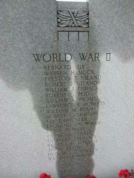 TO THE GLORY OF GOD AND IN GRATEFUL REMEMBRANCE MEMORIAL STONE C