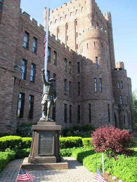 AMERICAN DOUGHBOY “OVER THE TOP” TO VICTORY WAR MEMORIAL