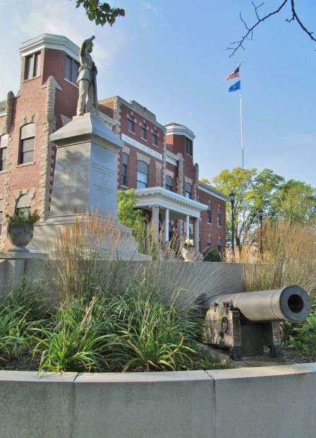 KEWAUNEE COUNTY CIVIL WAR AND CUBAN VETERANS MEMORIAL WITH CANNON