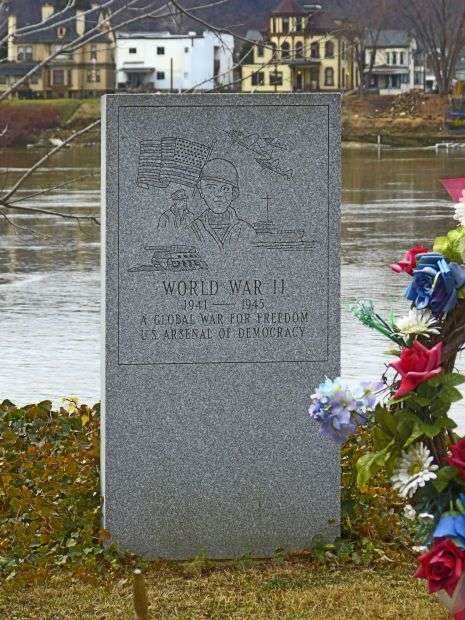 IN MEMORIAM WORLD WAR II MEMORIAL