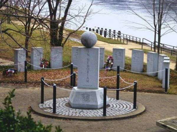 IN MEMORIAM WAR MEMORIAL