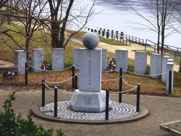 IN MEMORIAM WAR MEMORIAL