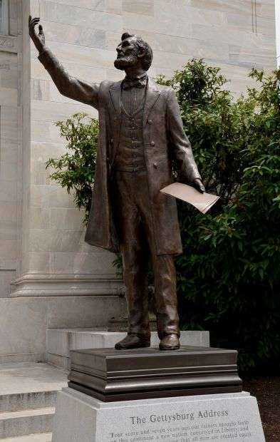 THE GETTYSBURG ADDRESS AND ABRAHAM LINCOLN MEMORIAL STATUE