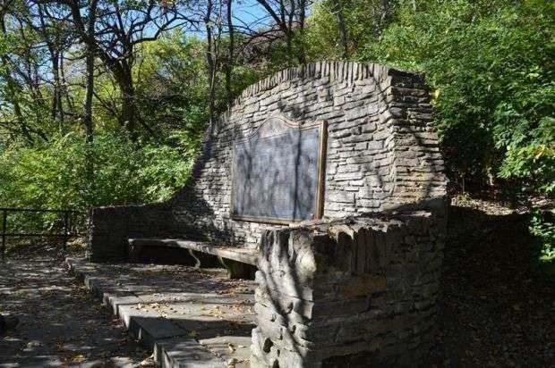 BATTERY F, 136TH FIELD ARTILLERY, A.E.F. MEMORIAL