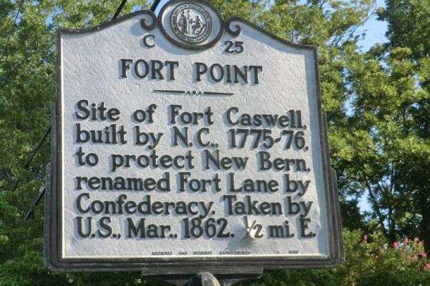 FORT POINT WAR MEMORIAL MARKER