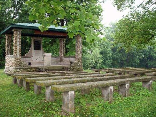 RIVERSIDE CEMETERY SOLDIERS MEMORIAL PAVILION