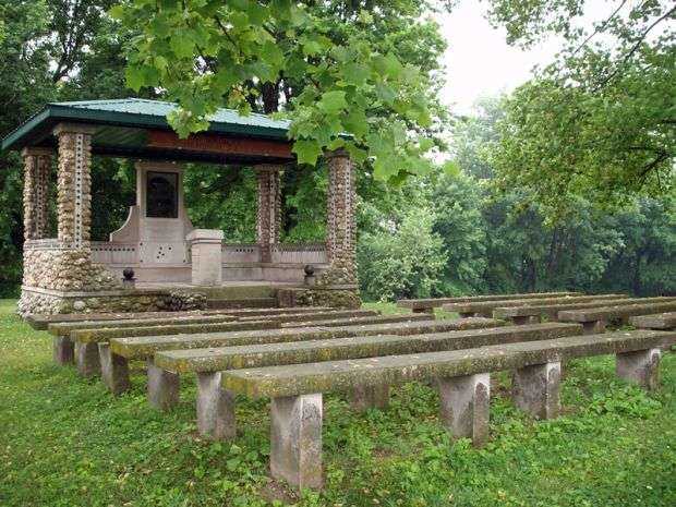 RIVERSIDE CEMETERY SOLDIERS MEMORIAL PAVILION