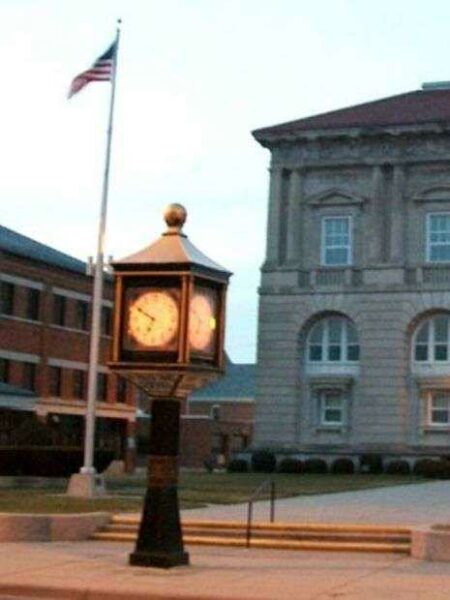 PUTNAM COUNTY WORLD WAR  MEMORIAL CLOCK