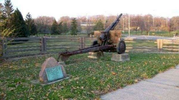 D-BATTERY 134TH ARTILLERY MEMORIAL BRIDGE CANNON