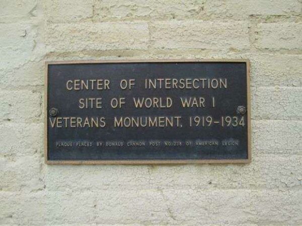 SITE OF WORLD WAR I VETERANS MONUMENT PLAQUE