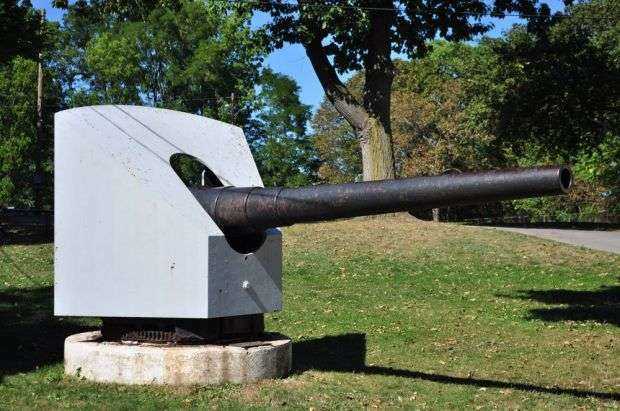ADMIRAL WILLIAM T. SAMPSON MEMORIAL CANNON
