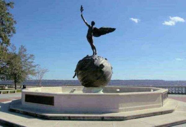 JACKSONVILLE MEMORIAL PARK STATUE