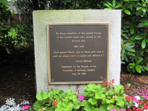 A TIME TO PAUSE AND REMEMBER MEMORIAL PLAQUE A