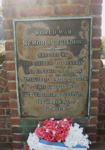 BEVERLY WORLD WAR MEMORIAL BUILDING PLAQUE