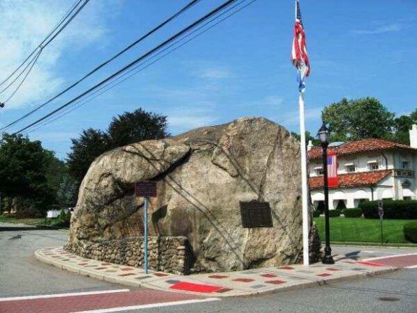 GLEN ROCK HONOR ROLL WORLD WAR MEMORIAL