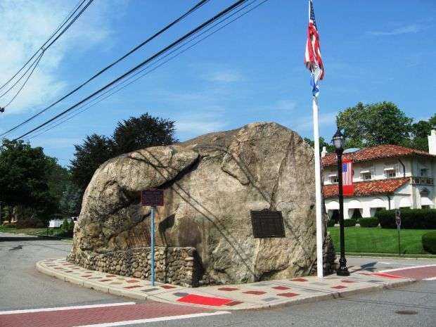 GLEN ROCK HONOR ROLL WORLD WAR MEMORIAL