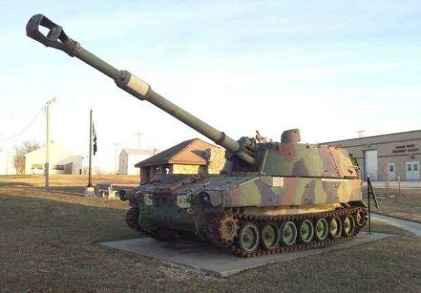 M109A2 SELF PROPELLED 155 HOWITZER MEMORIAL
