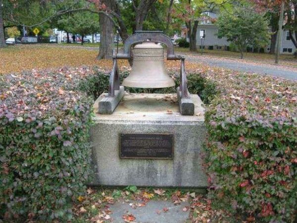 THE CONFEDERATE MEMORIAL BELL