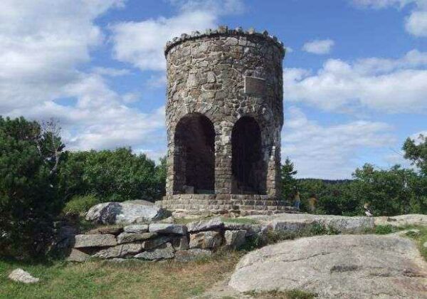 CAMDEN WORLD WAR MEMORIAL TOWER