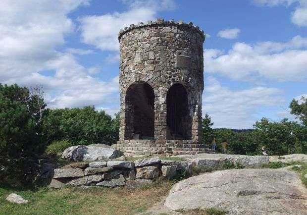 CAMDEN WORLD WAR MEMORIAL TOWER