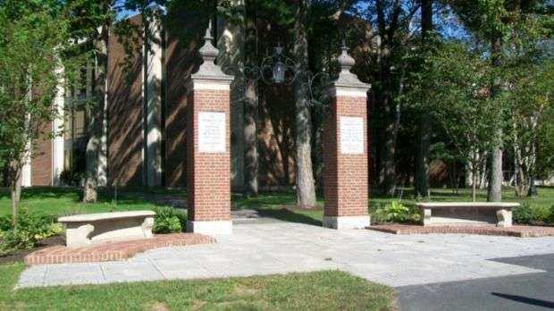 ROBINSON WAR MEMORIAL GATE