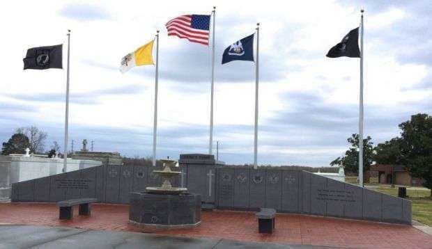 VETERANS MEMORIAL MONUMENT