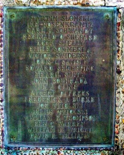 LEAVENWORTH COUNTY WORLD WAR MEMORIAL PLAQUE D
