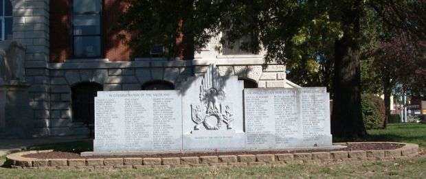 GIBSON COUNTY WORLD WARS I AND II MEMORIAL