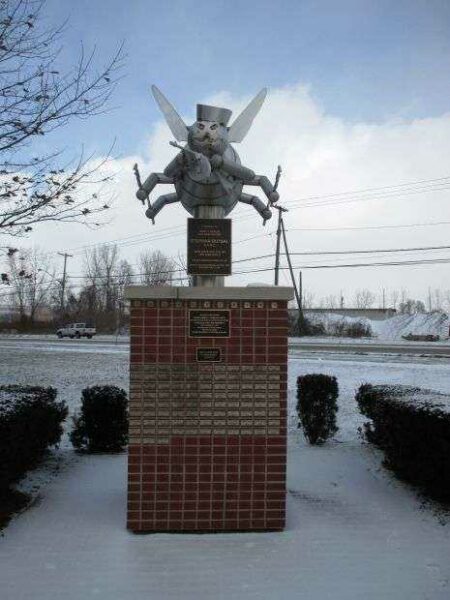 NORTH TONAWANDA STAINLESS STEEL BEE MEMORIAL