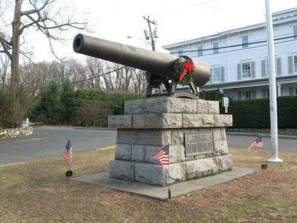 ROWAYTON WAR VETERANS MEMORIAL CANNON