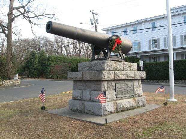 ROWAYTON WAR VETERANS MEMORIAL CANNON