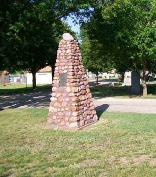 TO THE UNKNOWN DEAD WAR MEMORIAL