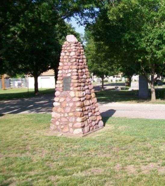 TO THE UNKNOWN DEAD WAR MEMORIAL