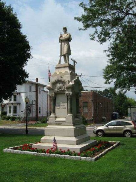 SOUTHINGTON SOLDIERS MEMORIAL
