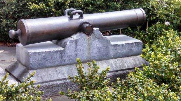 HAMPTON BATTERY WAR MEMORIAL CANNON