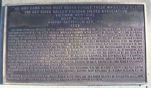 RED RIVER VALLEY FIGHTER PILOTS WAR MEMORIAL PLAQUE A