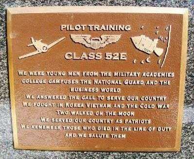 PILOT TRAINING CLASS 52E WAR MEMORIAL PLAQUE