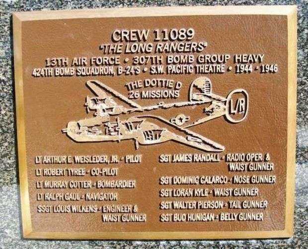 CREW 11089 WAR MEMORIAL PLAQUE