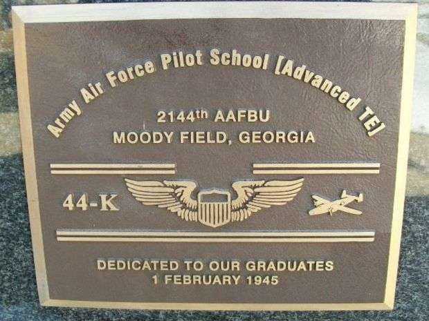 ARMY AIR FORCE PILOT SCHOOL WAR MEMORIAL PLAQUE