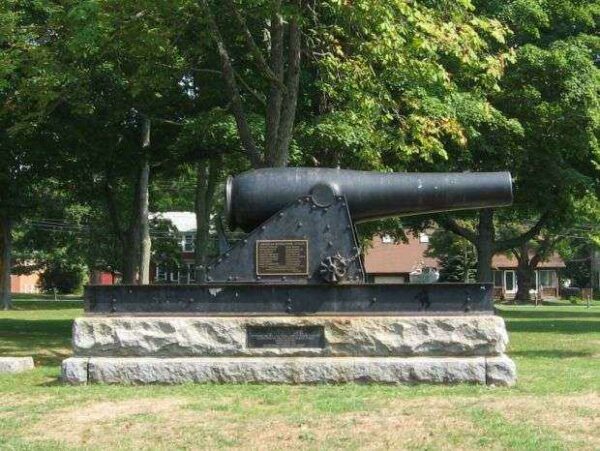 EAST HAVEN VETERANS MEMORIAL CANNON