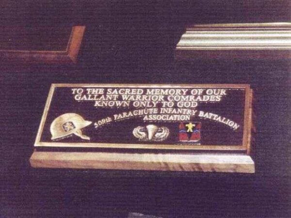 509TH PARACHUTE INFANTRY BATTALION ASSOCIATION WAR MEMORIAL PLAQUE