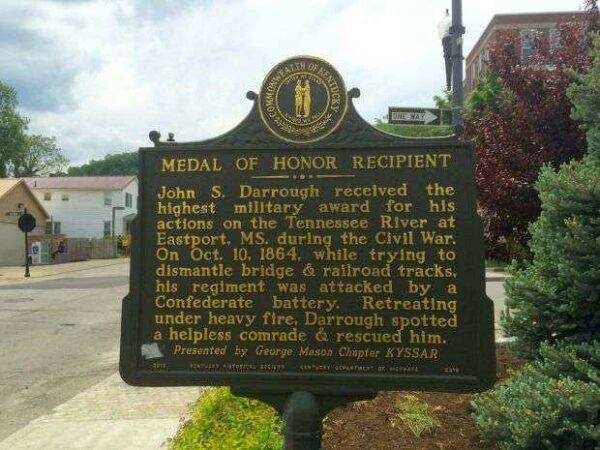 MEDAL OF HONOR RECIPIENT WAR MEMORIAL MARKER