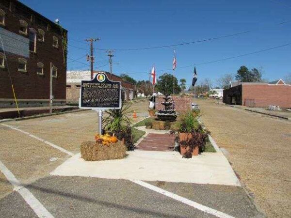 DOWNTOWN SQUARE AND VETERANS MEMORIAL PARK