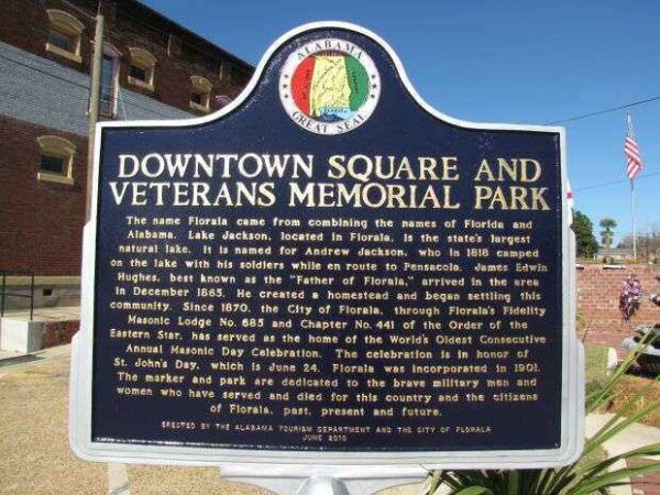 DOWNTOWN SQUARE AND VETERANS MEMORIAL PARK MARKER