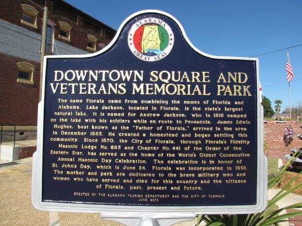 DOWNTOWN SQUARE AND VETERANS MEMORIAL PARK MARKER