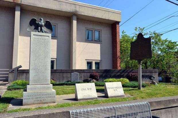 LESLIE COUNTY WAR VETERANS MEMORIAL